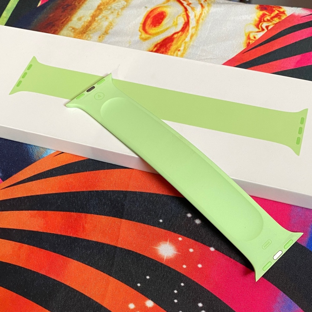 Apple Watch Solo Loop Band - Sprout Green - Size 4, 41mm
